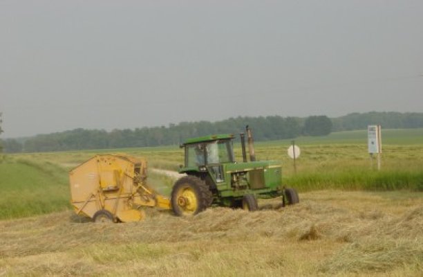 Cum vor parlamentarii să schimbe Codul Rutier: utilajele agricole, din nou pe drumurile publice